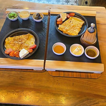 شقة Cozy Elegance Above Korca المظهر الخارجي الصورة