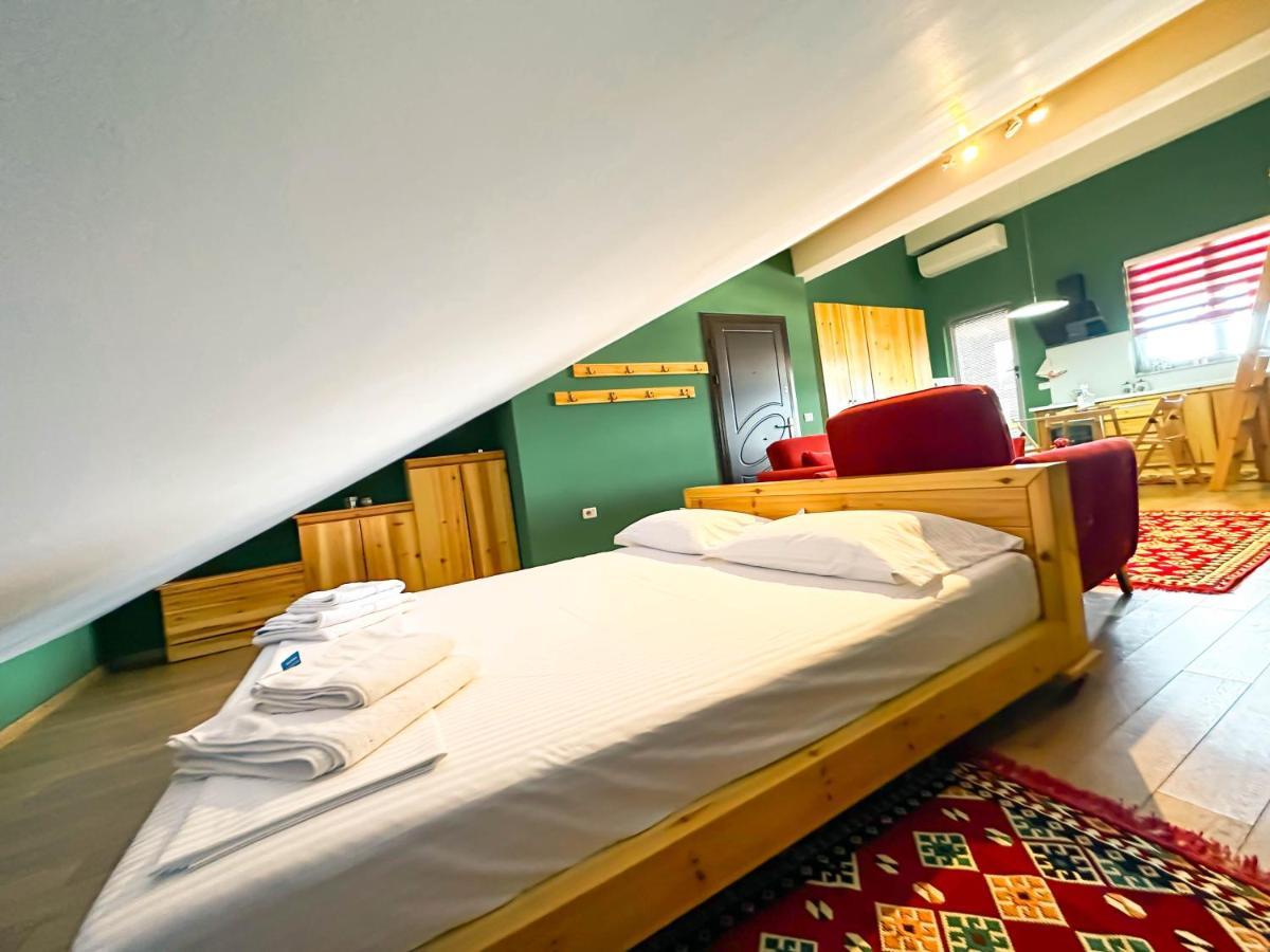 شقة Cozy Elegance Above Korca المظهر الخارجي الصورة
