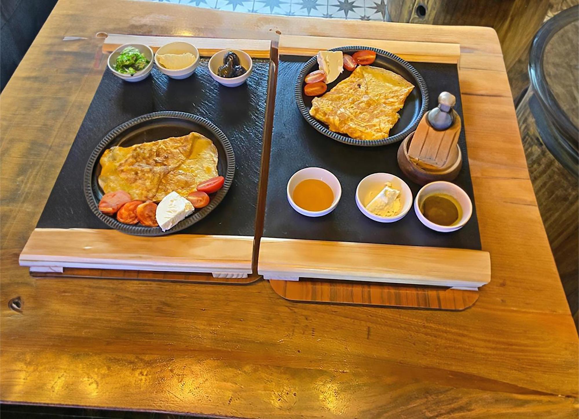 شقة Cozy Elegance Above Korca المظهر الخارجي الصورة